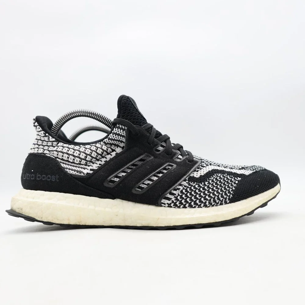 Adidas UltraBoost 5.0 DNA Men's Size 9 Black White Running Sneaker Shoes FY9348